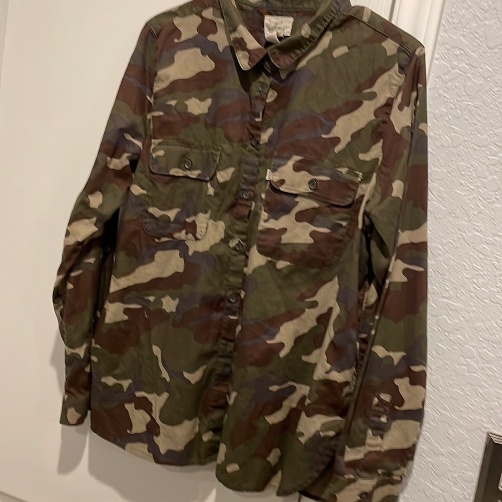 LEVIS CAMO SHIRT